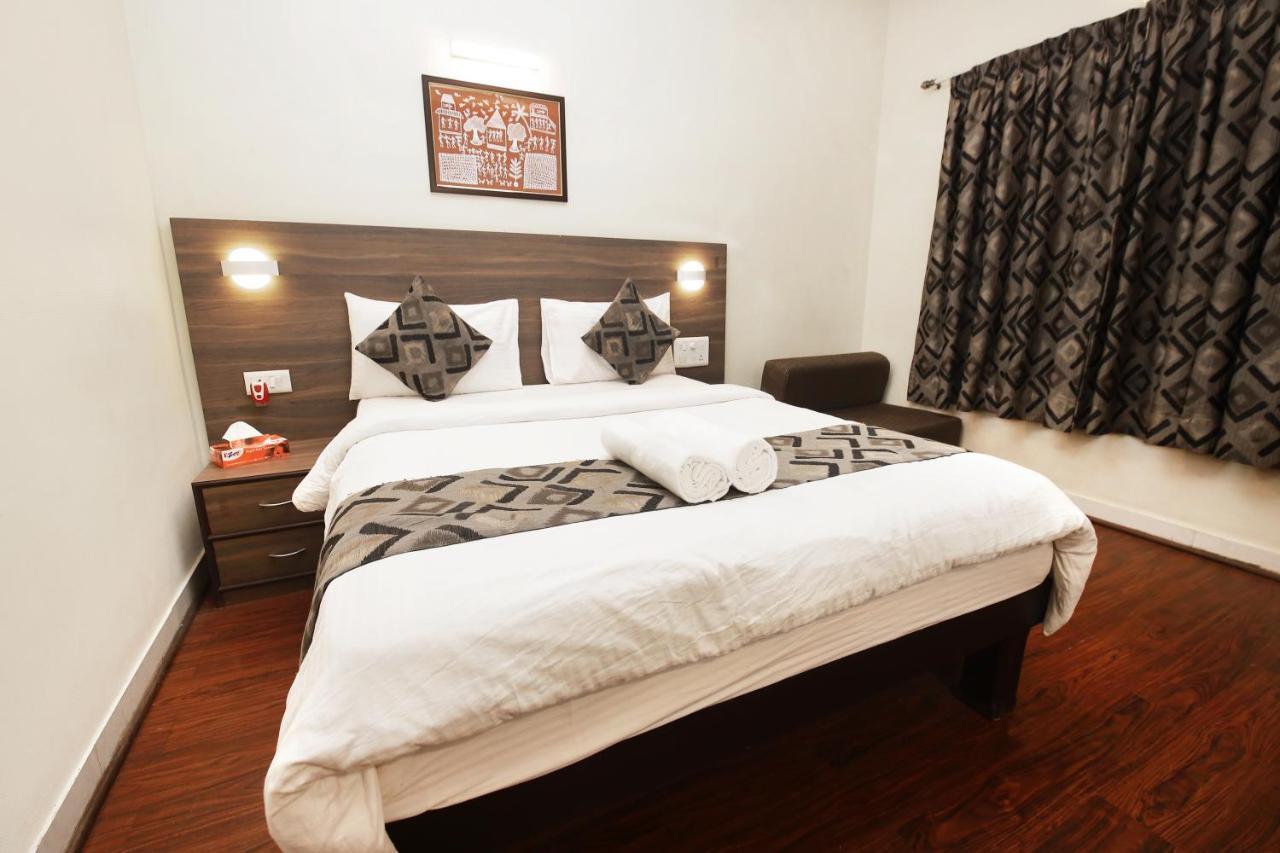 Westend Hotel Matheran Exterior foto