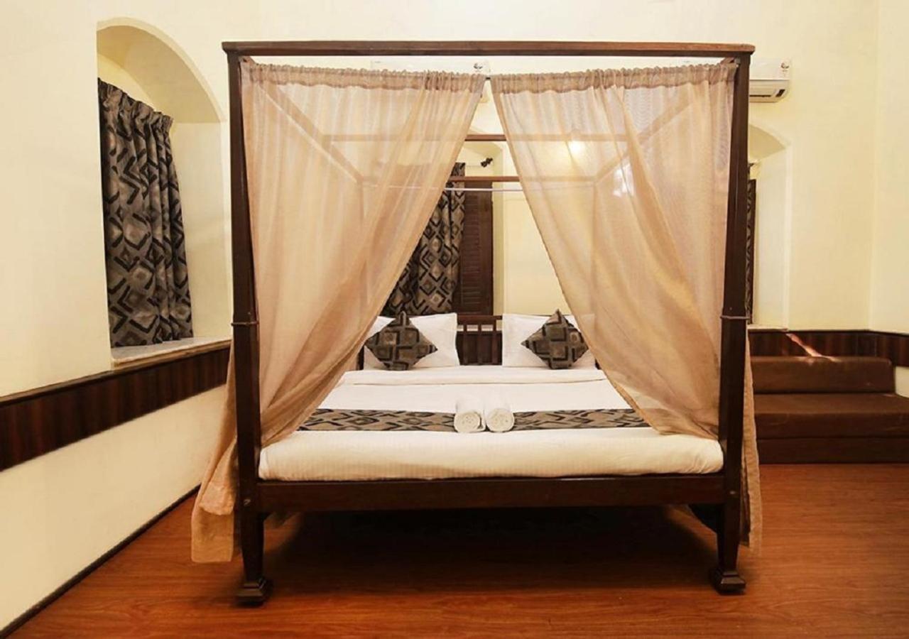 Westend Hotel Matheran Exterior foto